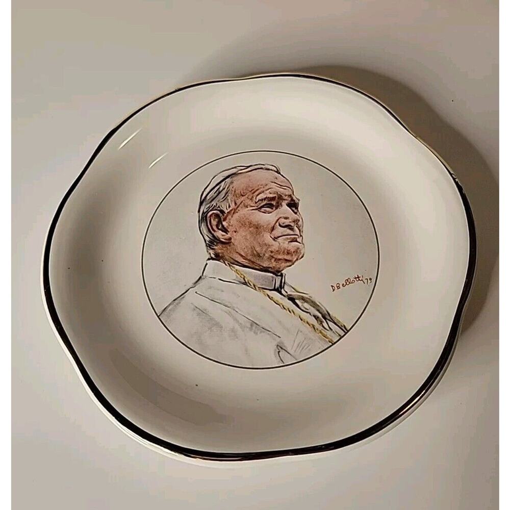 VINTAGE POPE JOHN PAUL II MINIATURE PLATE MADE BY PALISSY IN ENGLAND